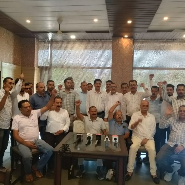 लोक निर्माण विभाग में दशकों से इलैक्ट्रीकल विंग कांट्रेक्टरों ने कंपोजिट टेंडर प्रणाली का पूरे जोर से विरोध जताया