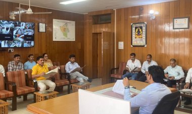 मतदान केंद्रों के युक्तिकरण पर राजनीतिक दलों के प्रतिनिधियों के साथ की चर्चा