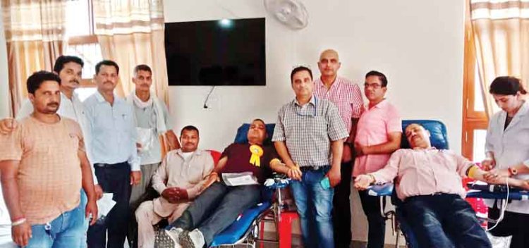 शहीद के नाम महादान करने उमड़े नौजवान
