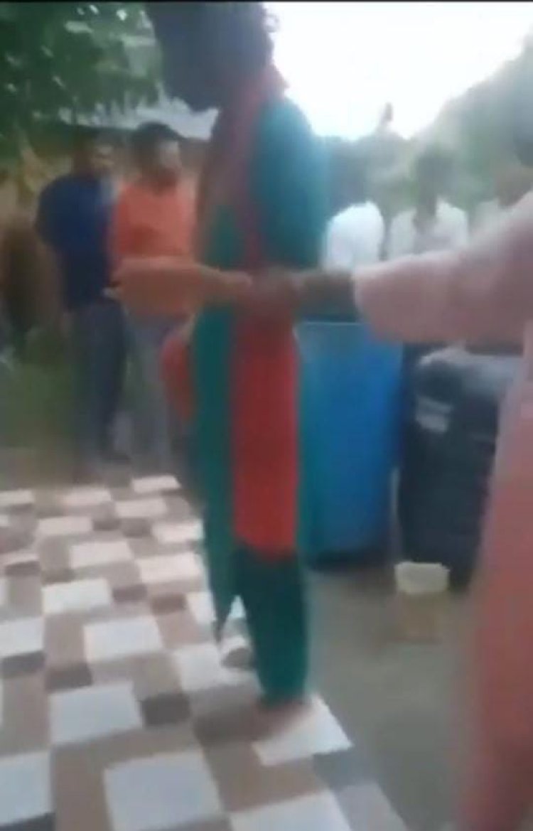 महिला के बाल काटे, मुंह काला कर गांव में घुमाया, पांच लोगों के खिलाफ केस दर्ज