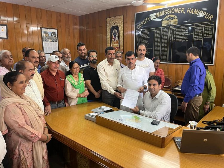 सरकार सुधारो हमीरपुर से गलोड़ सड़क के हालात नहीं तो उग्र होगा आंदोलन :नवीन शर्मा ।