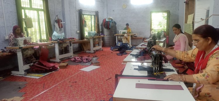 आत्मनिर्भरता की इबारत लिख रहे महिला स्वयं सहायता समूह