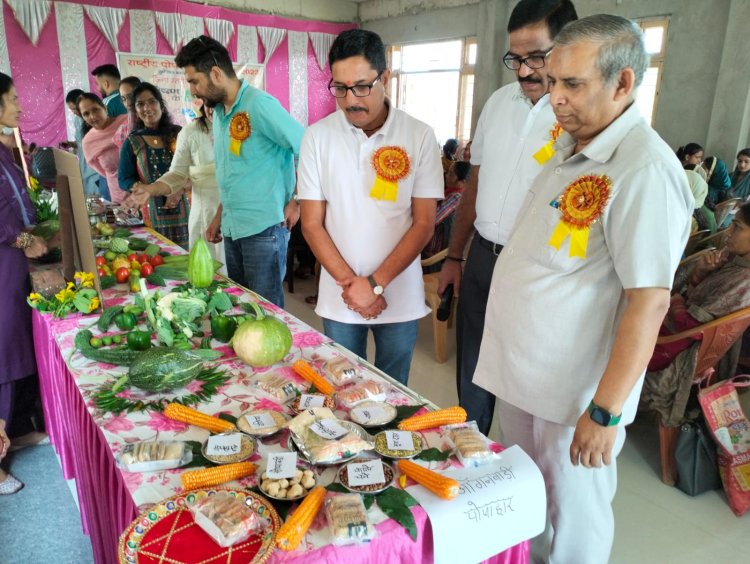 लोकल व्यंजनों की प्रदर्शनी से दिया सही पोषण का संदेश