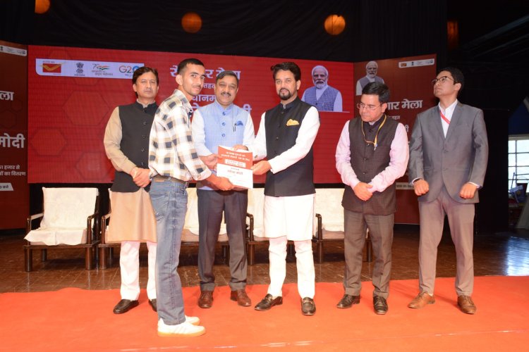 नौवें रोज़गार मेले में प्रधानमंत्री नरेंद्र मोदी ने नवनियुक्त भर्तियों को 51,000 से अधिक नियुक्ति पत्र वितरित किए