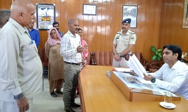 वयोवृद्ध मेडल विजेता भूतपूर्व सैनिक के खिलाफ सुजानपुर पुलिस की गुंडागर्दी' करने पर उपायुक्त को सौपा शिकायत पत्र