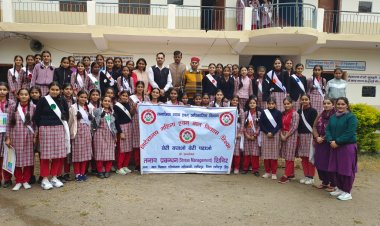 गर्ल्स स्कूल में छात्राओं को दी कॅरियर चयन की जानकारी