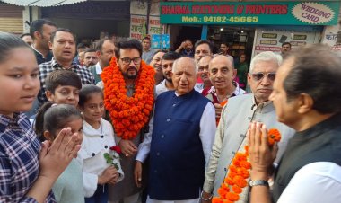 कार्यकर्ताओं के साथ बैठने पर विचारों के आदान प्रदान के साथ साथ मिलते हैं नए नए सुझाव: अनुराग ठाकुर