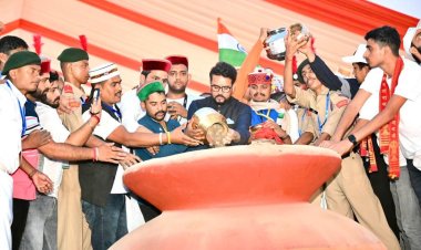 हिमाचल के 143 युवाओं ने अनुराग ठाकुर के  साथ वीरभूमि की मिट्टी दिल्ली कलश में डाली