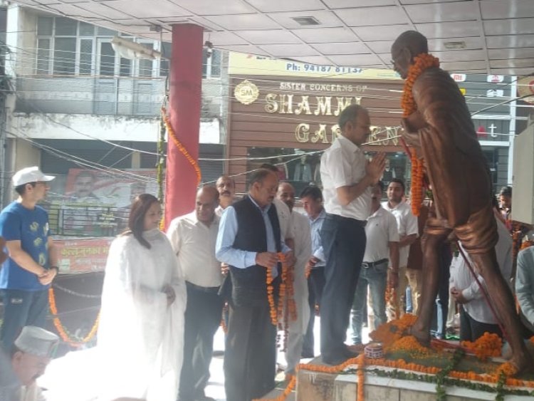 गांधी और शास्त्री को दी श्रद्धांजली, भजन कीर्तन के साथ निकाली प्रभात फेरी