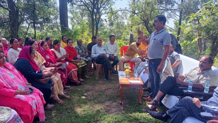 ब्लॉक कांग्रेस बड़सर की लोकसभा चुनावों को लेकर बिझड़ी विश्राम गृह में अहम बैठक