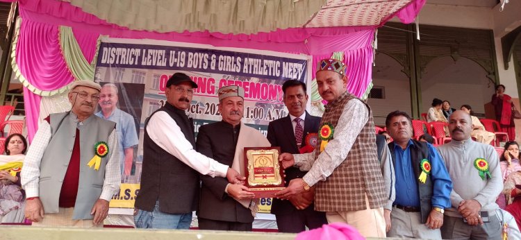 मैदान हो या क्लासरूम, कड़ी मेहनत करें विद्यार्थी: सुनील शर्मा बिट्टू