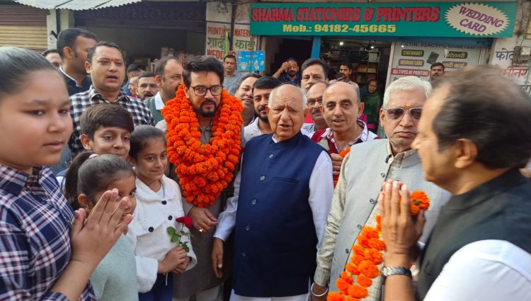 कार्यकर्ताओं के साथ बैठने पर विचारों के आदान प्रदान के साथ साथ मिलते हैं नए नए सुझाव: अनुराग ठाकुर