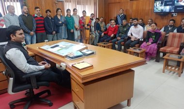 अधिकारियों-कर्मचारियों ने उपायुक्त को दी दीपावली की बधाई