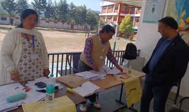 एसडीएम ने किया मतदान केंद्रों का औचक निरीक्षण