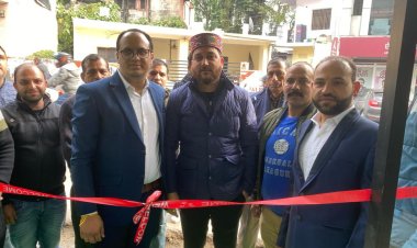 विधायक आशीष शर्मा ने टंबलड्राई लॉन्ड्री एवं ड्राईक्लीन की ब्रांच का शुभारम्भ किया।