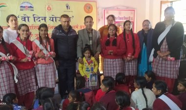 लोहारली स्कूल में दी मासिक धर्म स्वच्छता की जानकारी