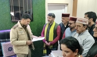 हमीरपुर विधानसभा में अनुराग ठाकुर की शिलान्यास पट्टिका तोड़ने पर भाजपा मंडल हमीरपुर ने दर्ज करवाई पुलिस में  शिकायत