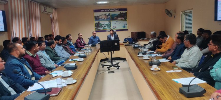 मतदान केंद्रों पर आवश्यक सुविधाएं सुनिश्चित करें सेक्टर अधिकारी