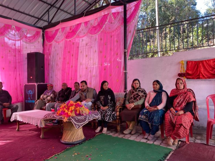 हमीरपुर के विधायक आशीष शर्मा ने ग्राम पंचायत बलोह में विधायक निधि से निर्मित शेड का उद्घाटन किया।