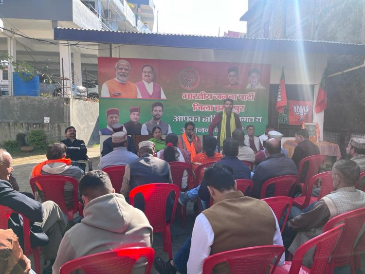 कदम मिलाकर चलना होगा बाधाएं आती हैं आएं....