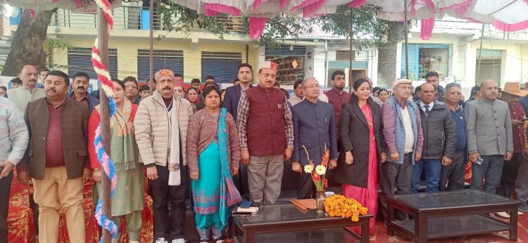 सुनील शर्मा बिट्टू ने मेधावी विद्यार्थियों को वितरित किए टैबलेट