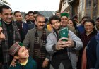 मुख्यमंत्री परेड में भाग लेने वाले प्रतिभागियों से मिले