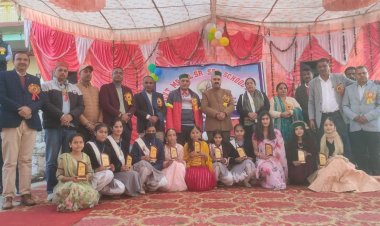 इंद्र दत्त लखनपाल ने बणी स्कूल के मेधावी विद्यार्थियों को बांटे पुरस्कार