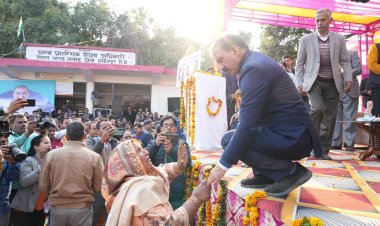 मुख्यमंत्री ने हमीरपुर जिला के गलोड़ से किया ‘सरकार गांव के द्वार’ कार्यक्रम का शुभारंभ