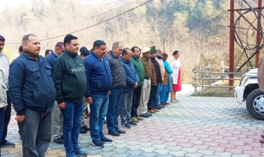 अधिकारियों-कर्मचारियों ने महात्मा गांधी को दी श्रद्धांजलि