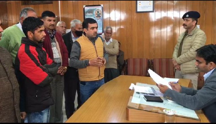 परिजनों ने SDM व DC से मिलकर लगाई न्याय की गुहार ।