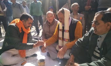 कुलदीप सिंह पठानिया ने लदरौर में किया केसीसीबी के एटीएम का उदघाटन