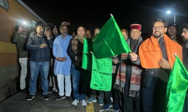 केंद्रीय मंत्री अनुराग ठाकुर ने हरी झंडी दिखाकर किया था रवाना।