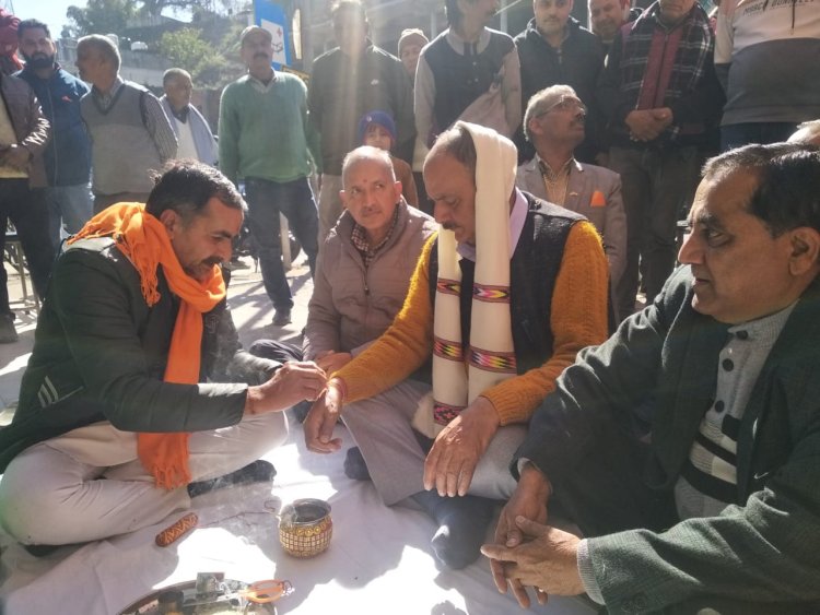 कुलदीप सिंह पठानिया ने लदरौर में किया केसीसीबी के एटीएम का उदघाटन