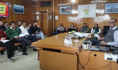 सफाई कर्मचारियों को उपलब्ध करवाएं आधुनिक उपकरण और सुरक्षा किट्स: डीसी