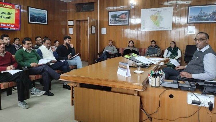 सफाई कर्मचारियों को उपलब्ध करवाएं आधुनिक उपकरण और सुरक्षा किट्स: डीसी