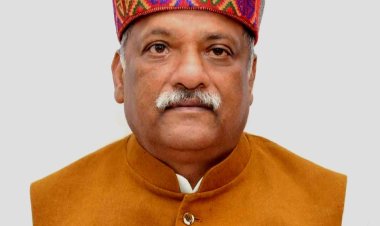 छाज़ तो बोले सो बोले पर छलनी भी बोले जिसमें 100-100 छेद :- सुखराम