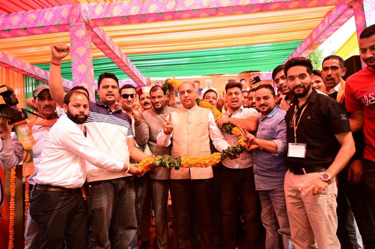 अपनी गलतियों और नाकामियों के कारण गिरने जा रही सुक्खू सरकार