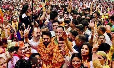 कांग्रेसी नेता रहते भारत में लेकिन इनके दिल में पाकिस्तान: अनुराग ठाकुर