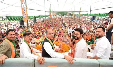 एक वोट मुझे और दूसरा राजेंद्र राणा को जाना चाहिए: अनुराग ने मंच से भरी हुंकार