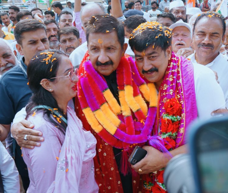 उपमुख्यमंत्री ने कुटलैहड़ से कांग्रेस प्रत्याशी विवेक शर्मा के नामांकन से पूर्व उनसे व उनके समर्थकों के साथ मुलाकात की।