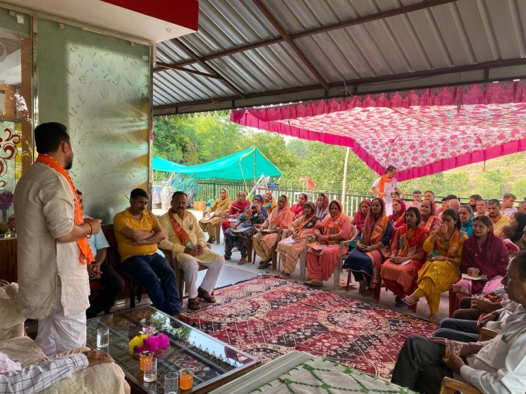 हमीरपुर के विधायक ने महा जनसम्पर्क अभियान के तहत ग्राम पंचायत रोपा और ग्राम पंचायत बल्ह के गाँवों में नुक्कड़ सभाओं का आयोजन किया