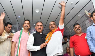 हमीरपुर सदर मे भाजपा को लगा झटका, जिला उपाध्यक्ष नरेश दर्जी ने थामा कांग्रेस का हाथ