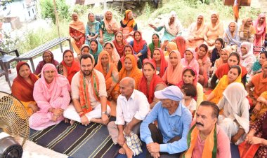 झूठ और फरेब की राजनीति करने वालों को हमीरपुर की जनता देगी जवाब :आशीष शर्मा