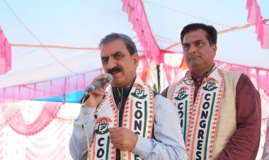 धूमल को कमजोर करने के लिए जयराम ने हमीरपुर में नहीं किया विकास : मुख्यमंत्री