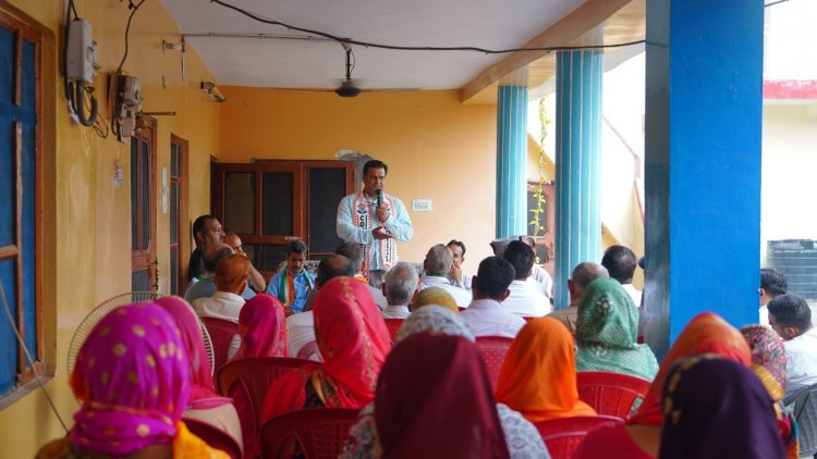 पूर्व विधायक आशीष को जनता से वोट नहीं माफ़ी मांगनी चाहिए : डॉ पुष्पेंद्र