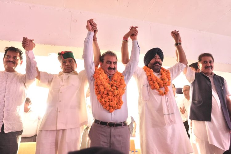 कमल ख़रीदककर चुनाव लड़ रहे पूर्व विधायकों के साथ नहीं भाजपा के ईमानदार कार्यकर्ता : मुख्यमंत्री