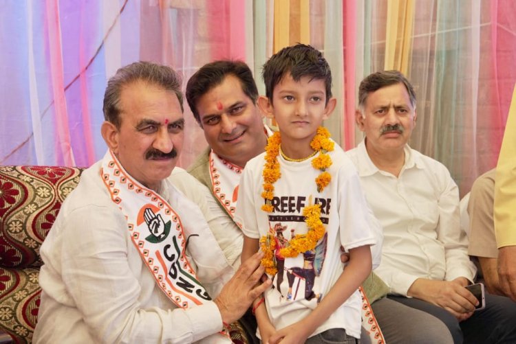 ठेकेदार आशीष जनसेवक नहीं, 14 महीने में 135 करोड़ रुपये के ठेके लिये : मुख्यमंत्री