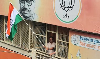 भाजपा प्रदेश संगठन महामंत्री सिद्धार्थन ने प्रदेश मुख्यालय पर तिरंगा फहराया।