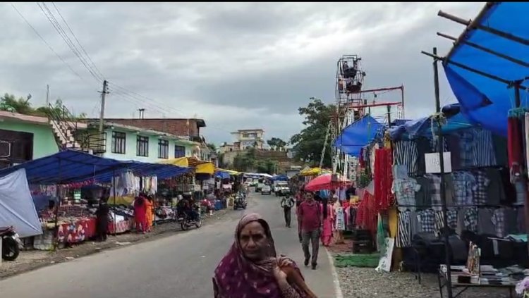 संकट में पड़ गया सायर मेला लदरौर का वजूद, अस्थाई दुकानदारों से हजारों की वसूली कर रहे स्थाई दुकानदार