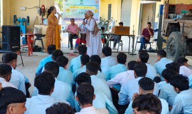 लोकगीतों और नुक्कड़ नाटक से समझाए आपदा से बचाव के उपाय